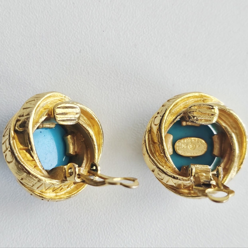 Chanel Gold-plated Turquoise Blue Cabochon Earrings - Picture 6 of 7